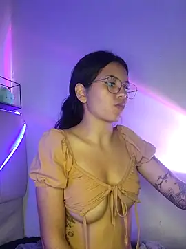 Snapshot of Rosita_forever_ chatting on 03-08-25, 03:56 Rosita forever online show from 03-08-25, 03:56