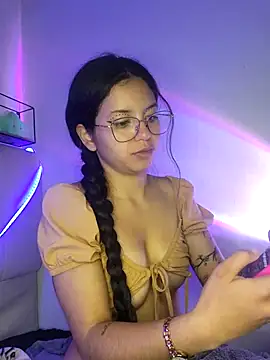 Snapshot of Rosita_forever_ chatting on 03-08-25, 10:02 Rosita forever online show from 03-08-25, 10:02