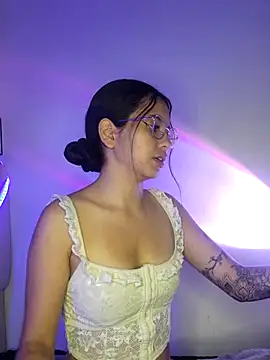 Snapshot of Rosita_forever_ chatting on 03-10-25, 03:30 Rosita forever online show from 03-10-25, 03:30