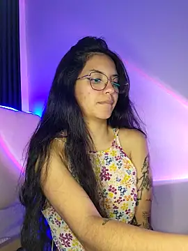 Snapshot of Rosita_forever_ chatting on 03-22-25, 07:20 Rosita forever online show from 03-22-25, 07:20