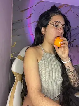 Snapshot of Rosita_forever_ chatting on 09-16-25, 01:56 Rosita forever online show from 09-16-25, 01:56