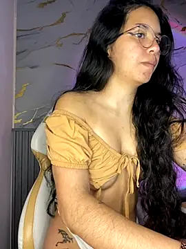 Snapshot of Rosita_forever_ chatting on 09-18-25, 01:35 Rosita forever online show from 09-18-25, 01:35