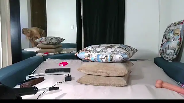 Carla-Bonny18 online show from 02-08-26, 09:29