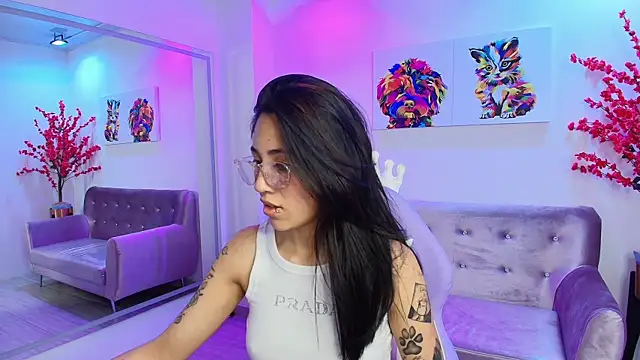Leia queens online show from 12-27-24, 05:37