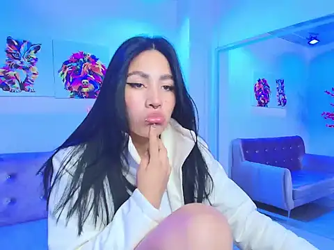 Leia queens online show from 03-08-25, 02:30