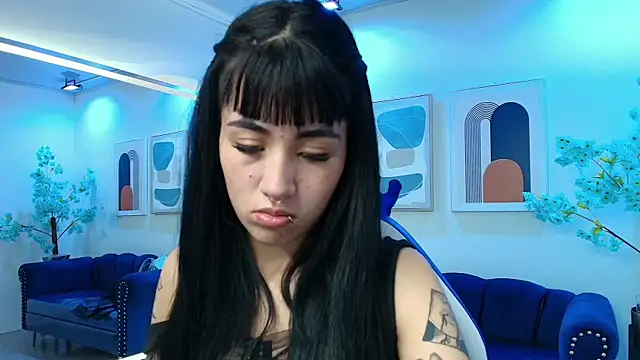 Leia queens online show from 09-23-25, 05:16