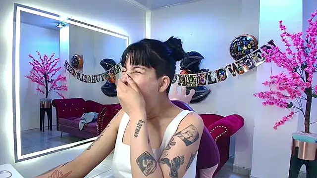 Leia queens online show from 10-28-25, 12:19