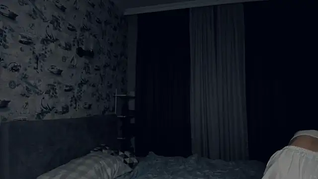 Snapshot of LilianGrindle chatting on 02-07-25, 06:24 LilianGrindle online show from 02-07-25, 06:24