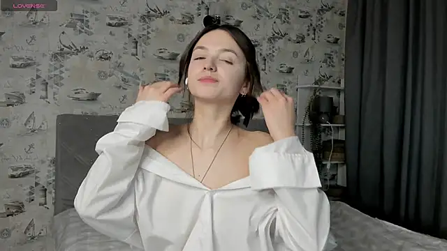 Snapshot of LilianGrindle chatting on 03-15-25, 06:10 LilianGrindle online show from 03-15-25, 06:10