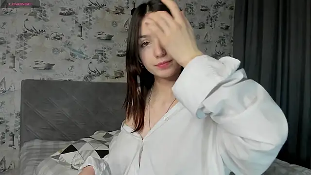 Snapshot of LilianGrindle chatting on 03-21-25, 06:07 LilianGrindle online show from 03-21-25, 06:07