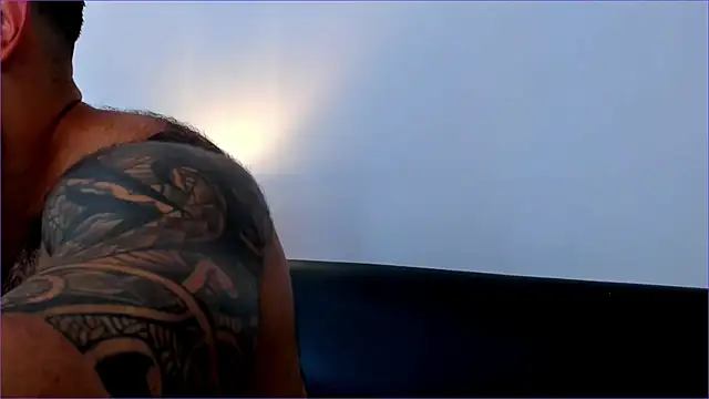 Snapshot of BradLeon_ chatting on 10-16-25, 05:14 BradLeon online show from 10-16-25, 05:14