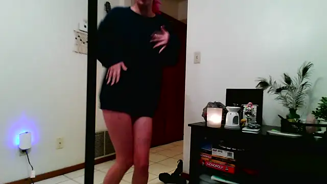 Snapshot of BedroomBarbie chatting on 10-04-25, 10:30 BedroomBarbie online show from 10-04-25, 10:30