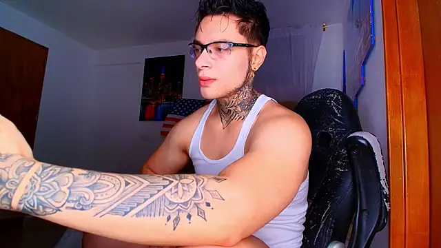 Snapshot of DennisWalkerr chatting on 10-09-25, 11:58 DennisWalkerr online show from 10-09-25, 11:58