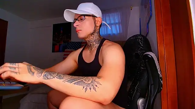 Snapshot of DennisWalkerr chatting on 10-10-25, 10:42 DennisWalkerr online show from 10-10-25, 10:42