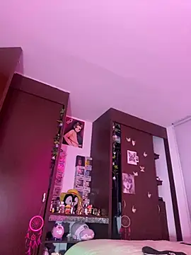lauuraww online show from 03-13-25, 02:49