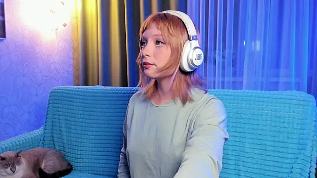 Snapshot of forget_me_not_eve chatting on 10-28-25, 05:59 forget me not eve online show from 10-28-25, 05:59