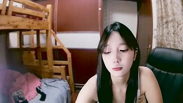 Snapshot of lulu-2002 chatting on 12-31-24, 04:14 lulu-2002 online show from 12-31-24, 04:14