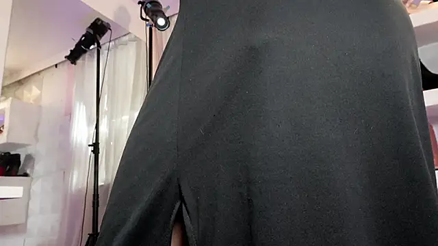 Snapshot of Mara-Bella chatting on 02-18-26, 08:05 Mara-Bella online show from 02-18-26, 08:05