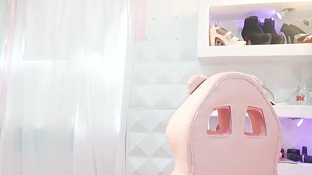 Snapshot of Mara-Bella chatting on 03-17-26, 09:07 Mara-Bella online show from 03-17-26, 09:07