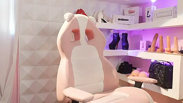 Snapshot of Mara-Bella chatting on 03-21-26, 08:12 Mara-Bella online show from 03-21-26, 08:12