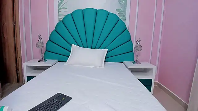 Daphne Fox  online show from 02-22-25, 06:39