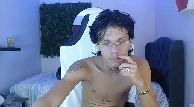 Snapshot of andy_dan18 chatting on 12-28-24, 08:04 andy dan18 online show from 12-28-24, 08:04