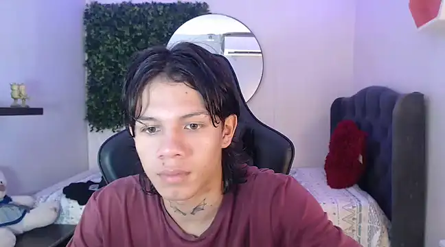 Snapshot of andy_dan18 chatting on 01-08-25, 01:52 andy dan18 online show from 01-08-25, 01:52