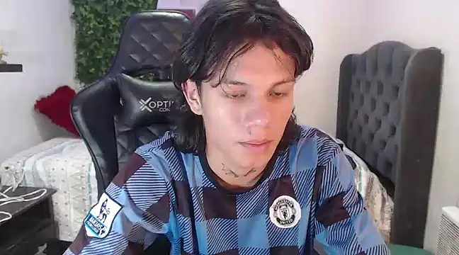 Snapshot of andy_dan18 chatting on 01-09-25, 05:33 andy dan18 online show from 01-09-25, 05:33