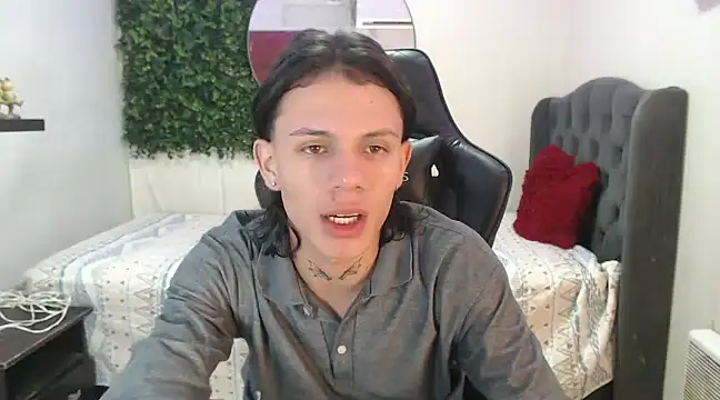 Snapshot of andy_dan18 chatting on 01-11-25, 02:36 andy dan18 online show from 01-11-25, 02:36