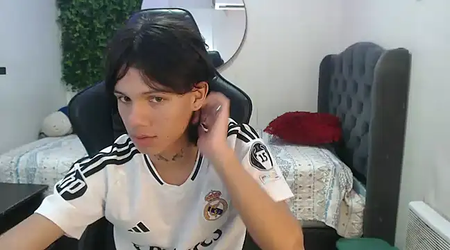 Snapshot of andy_dan18 chatting on 01-14-25, 12:45 andy dan18 online show from 01-14-25, 12:45