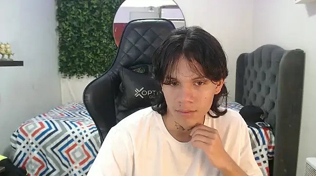 Snapshot of andy_dan18 chatting on 01-18-25, 01:40 andy dan18 online show from 01-18-25, 01:40