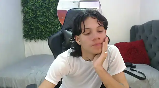 Snapshot of andy_dan18 chatting on 01-19-25, 07:15 andy dan18 online show from 01-19-25, 07:15