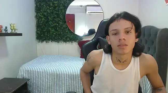 Snapshot of andy_dan18 chatting on 01-20-25, 01:53 andy dan18 online show from 01-20-25, 01:53