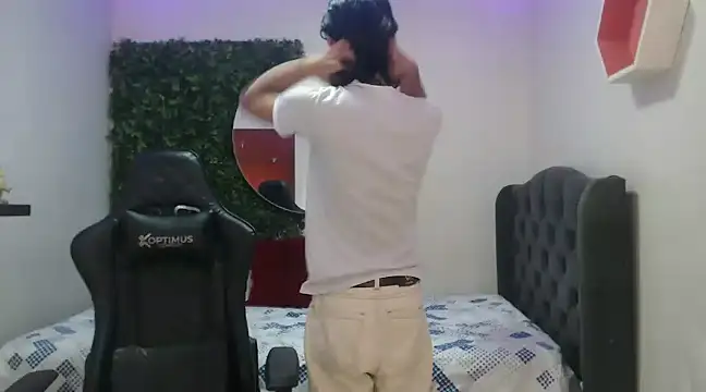 Snapshot of andy_dan18 chatting on 01-30-25, 01:31 andy dan18 online show from 01-30-25, 01:31