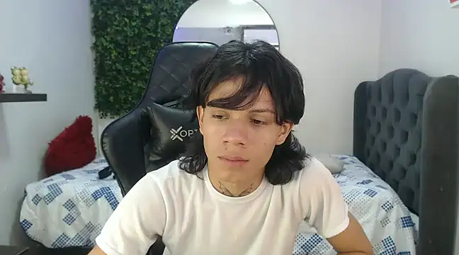 Snapshot of andy_dan18 chatting on 01-31-25, 02:28 andy dan18 online show from 01-31-25, 02:28