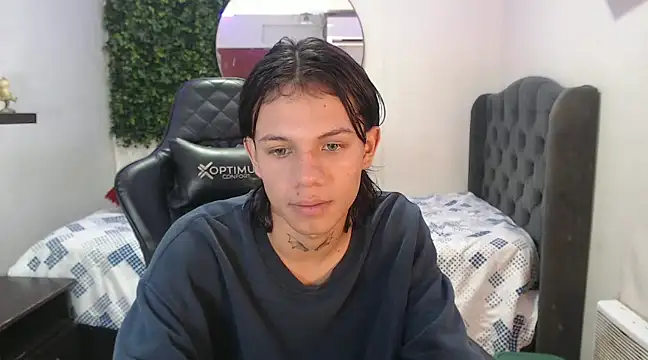 Snapshot of andy_dan18 chatting on 02-02-25, 01:52 andy dan18 online show from 02-02-25, 01:52