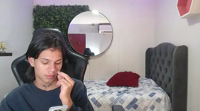 Snapshot of andy_dan18 chatting on 02-05-25, 08:35 andy dan18 online show from 02-05-25, 08:35