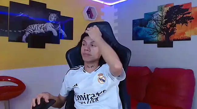 Snapshot of andy_dan18 chatting on 02-07-25, 08:20 andy dan18 online show from 02-07-25, 08:20