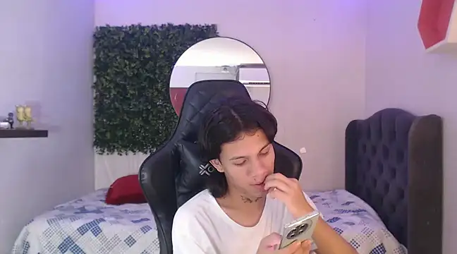 Snapshot of andy_dan18 chatting on 02-08-25, 06:55 andy dan18 online show from 02-08-25, 06:55