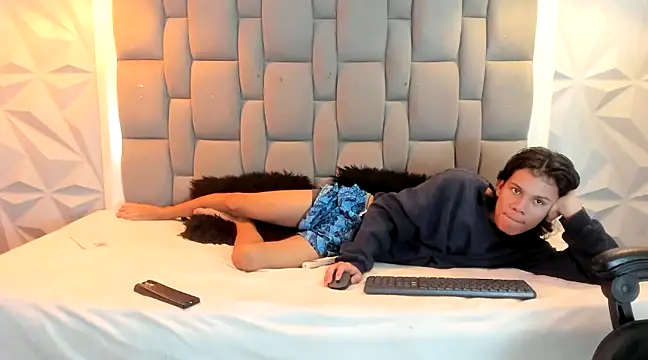 Snapshot of andy_dan18 chatting on 02-11-25, 05:50 andy dan18 online show from 02-11-25, 05:50