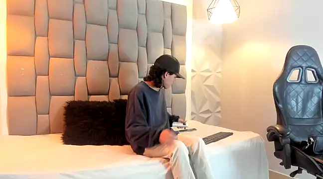 Snapshot of andy_dan18 chatting on 02-12-25, 08:29 andy dan18 online show from 02-12-25, 08:29