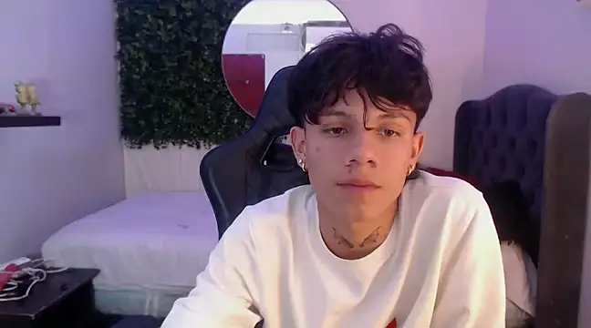 Snapshot of andy_dan18 chatting on 02-24-25, 08:47 andy dan18 online show from 02-24-25, 08:47