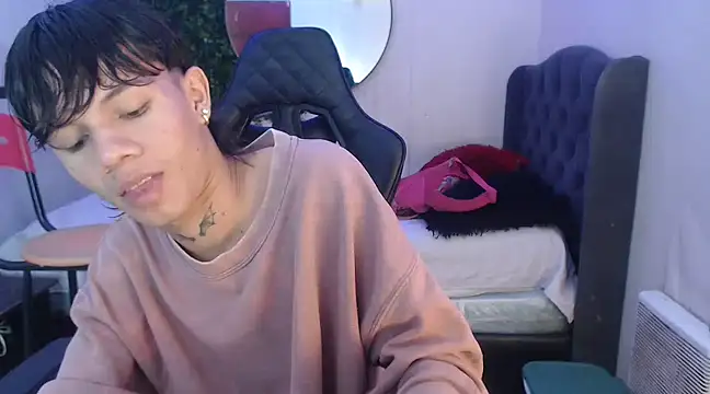 Snapshot of andy_dan18 chatting on 02-25-25, 12:34 andy dan18 online show from 02-25-25, 12:34