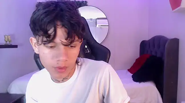 Snapshot of andy_dan18 chatting on 02-26-25, 01:19 andy dan18 online show from 02-26-25, 01:19