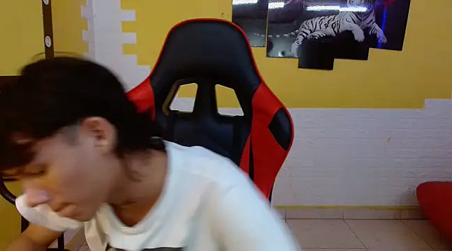 Snapshot of andy_dan18 chatting on 03-05-25, 06:56 andy dan18 online show from 03-05-25, 06:56