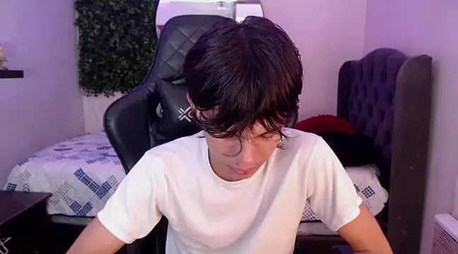 Snapshot of andy_dan18 chatting on 03-06-25, 01:14 andy dan18 online show from 03-06-25, 01:14