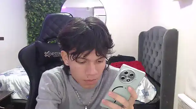 Snapshot of andy_dan18 chatting on 03-10-25, 01:32 andy dan18 online show from 03-10-25, 01:32