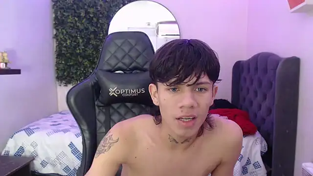 Snapshot of andy_dan18 chatting on 03-12-25, 12:57 andy dan18 online show from 03-12-25, 12:57