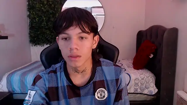 Snapshot of andy_dan18 chatting on 03-17-25, 01:08 andy dan18 online show from 03-17-25, 01:08