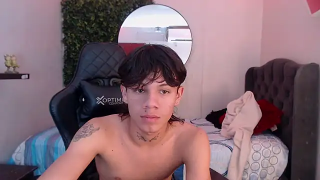 Snapshot of andy_dan18 chatting on 03-18-25, 01:31 andy dan18 online show from 03-18-25, 01:31